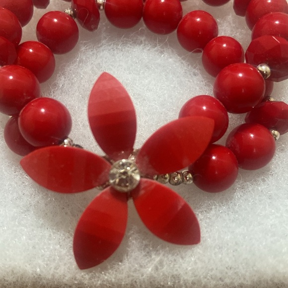 NWOT red flower bangle bracelet. Elastic bands - Picture 2 of 3